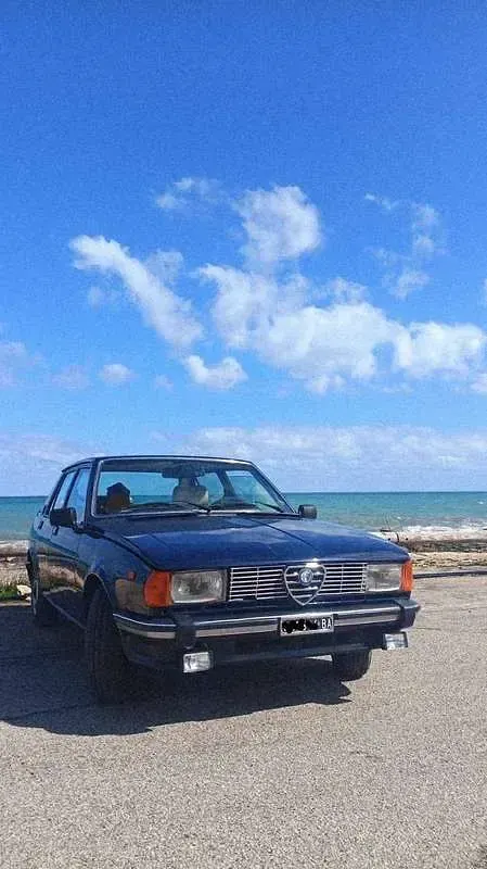 Usata Alfa Romeo Giulietta 109 CV (80 kW) 1986 Blu/azzurro Berlina