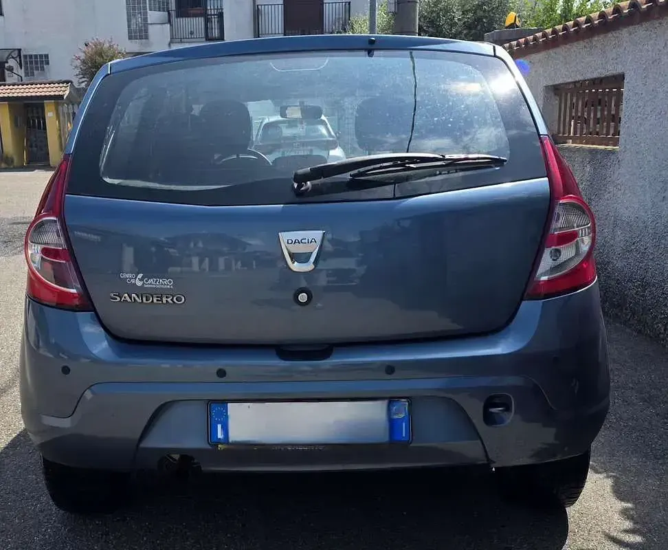 Usata Dacia Sandero Lauréate 75 CV (55 kW) 2011 Berlina