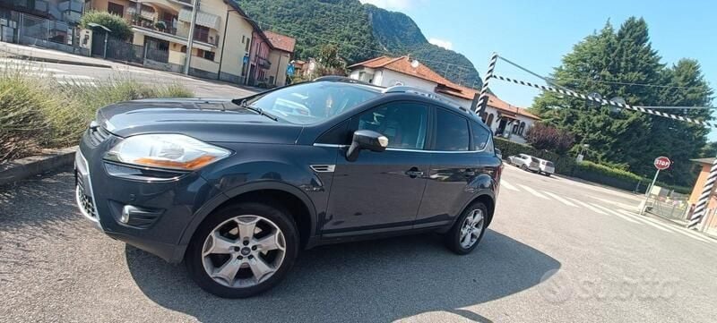 Usata Ford Kuga 163 CV (119 kW) 2011 Grigio SUV