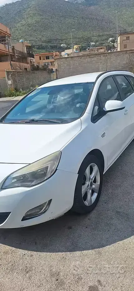 Käytetty Opel Astra 110 HP (80 kW) 2011 Farmari