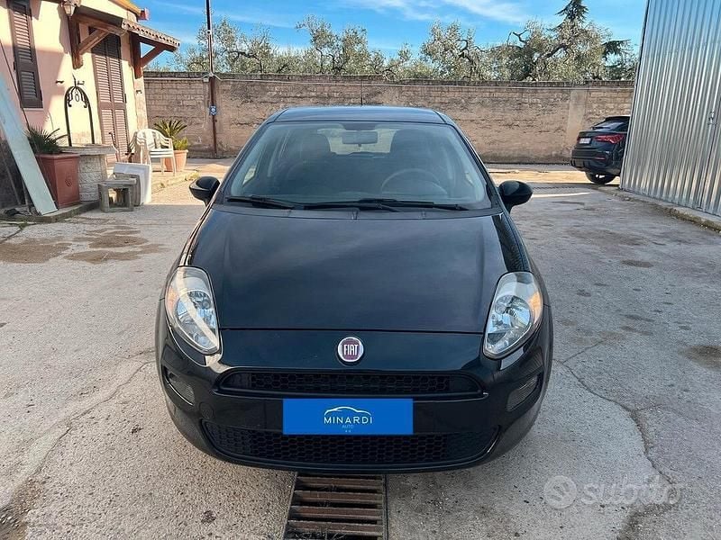 Usata Fiat Punto Lounge 69 CV (50 kW) 2014 Nero Utilitaria