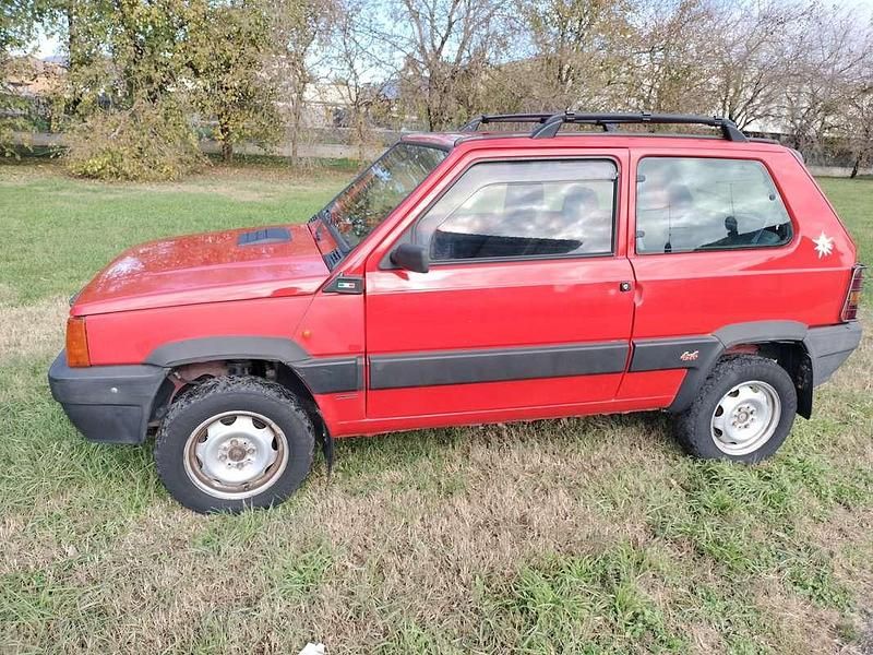 Rosso Usata 2002 Fiat Panda 4x4 Trekking Due volumi | 8000 € (Molto cara) - Immagine 1/4