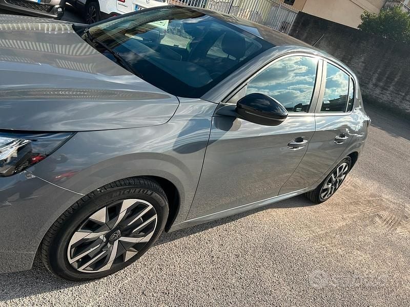 Usata Peugeot 208 Active 75 CV (55 kW) 2024 Grigio Utilitaria