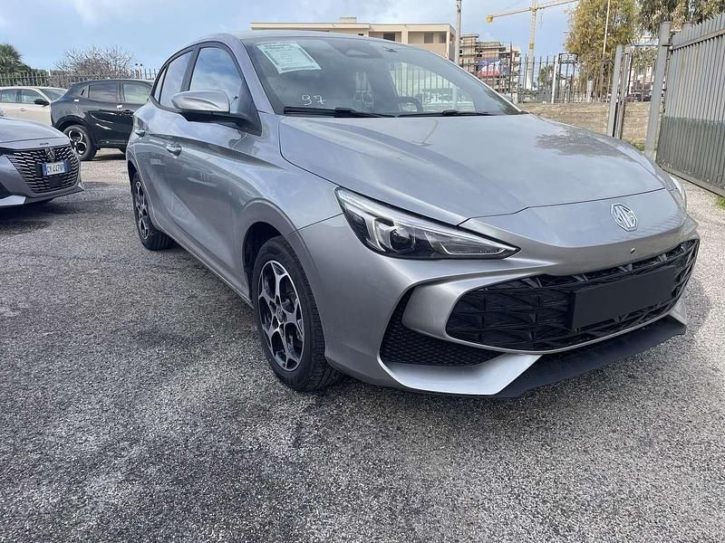 Nuova MG MG3 Luxury 102 CV (75 kW) 2026 Cosmic silver Utilitaria