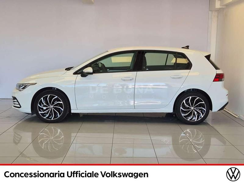 Usata VW Golf VIII Life 131 CV (96 kW) 2024 Bianco Utilitaria