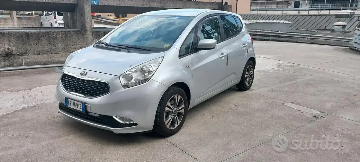 Usata Kia Venga 90 CV (66 kW) 2018 Grigio Utilitaria