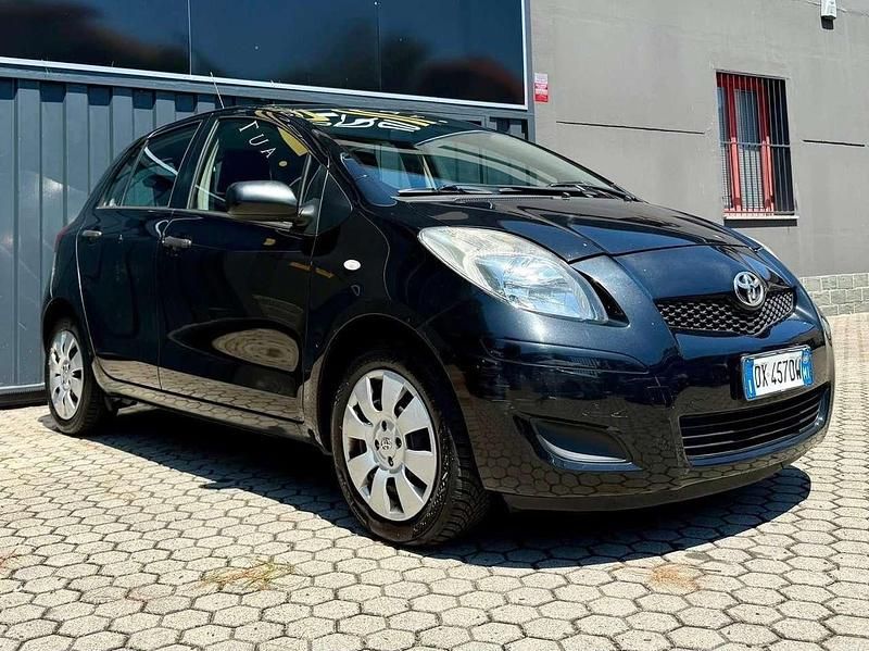 Usata Toyota Yaris Luxury 69 CV (50 kW) 2009 Nero Berlina