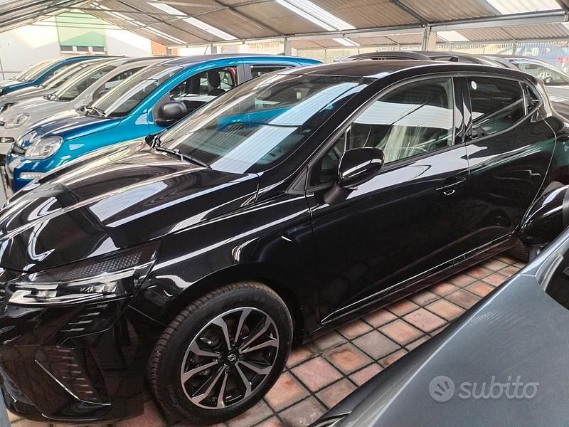 Usata Renault Clio V Techno 91 CV (66 kW) 2025 Grigio Berlina