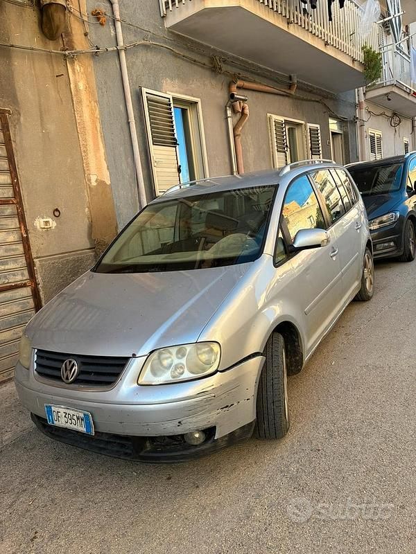 Grigio Usata 2005 VW Touran Monovolume | 800 € - Immagine 1/2