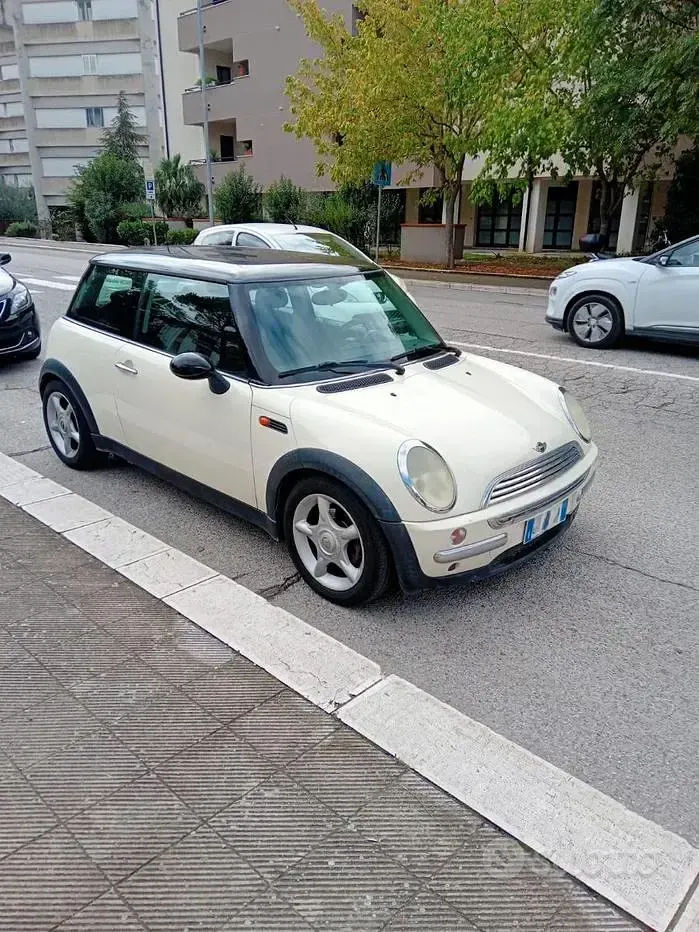 Usata Mini Cooper 116 CV (85 kW) 2004 Bianco Utilitaria