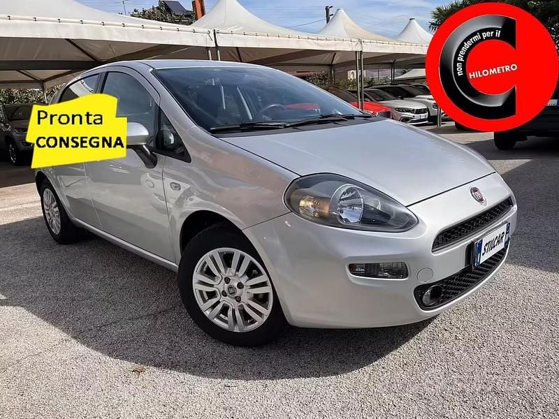 Usata Fiat Punto Lounge 85 CV (62 kW) 2015 Grigio Utilitaria