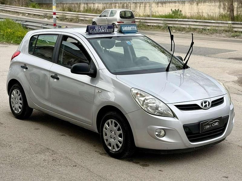 Usata Hyundai i20 77 CV (56 kW) 2009 Argento Utilitaria