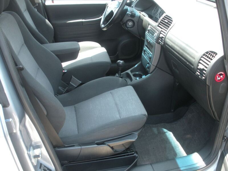 Usata Opel Zafira 101 CV (74 kW) 2004 Gray Monovolume