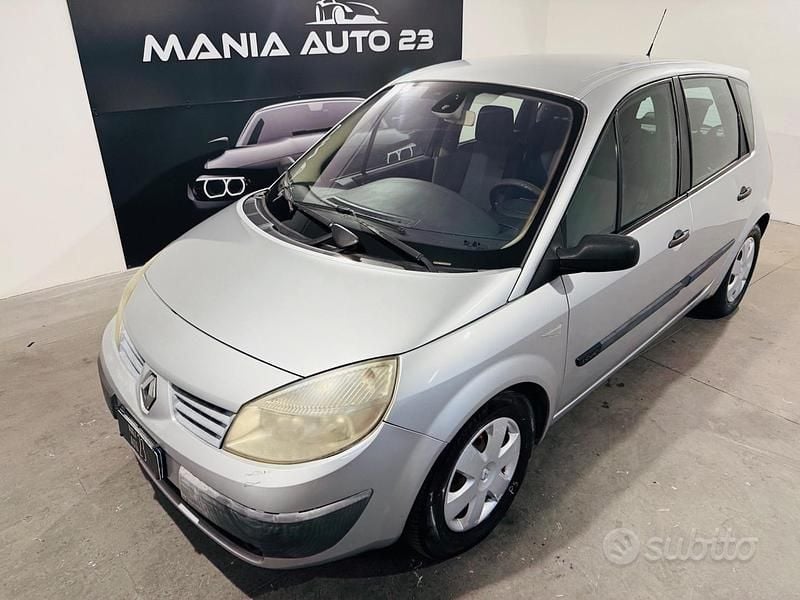 Usata Renault Scénic II 130 CV (95 kW) 2007 Argento Monovolume