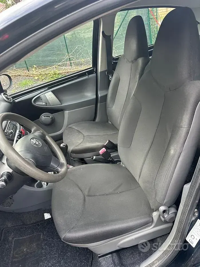 Usata Toyota Aygo 68 CV (50 kW) 2009 Nero Utilitaria