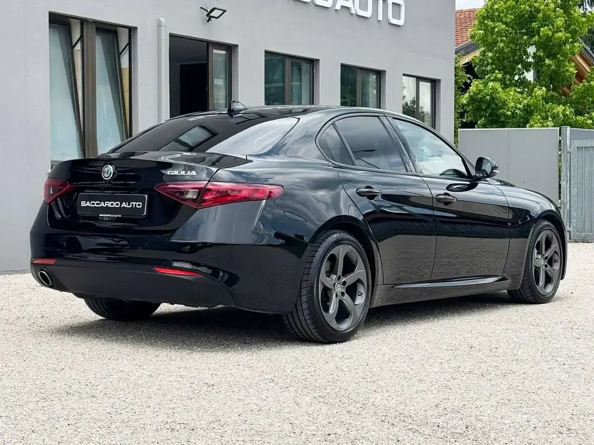 Usata Alfa Romeo Giulia Super 160 CV (117 kW) 2020 Nero Berlina