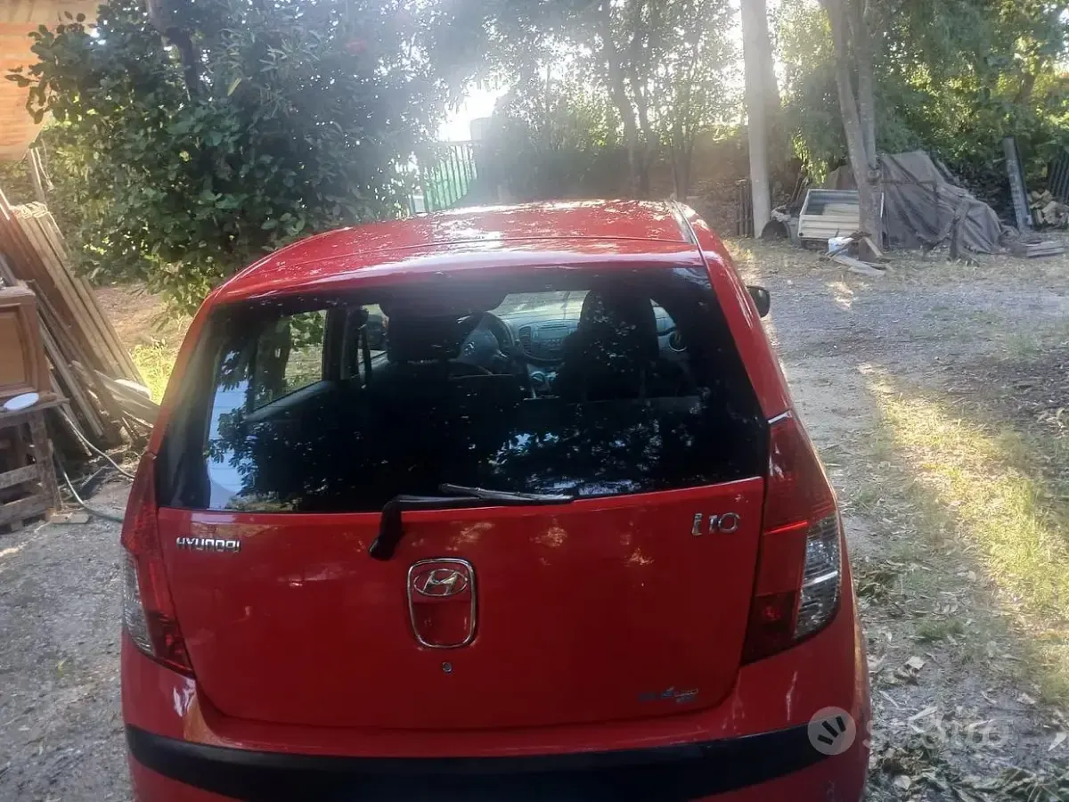 Usata Hyundai i10 66 CV (48 kW) 2011 Rosso Utilitaria
