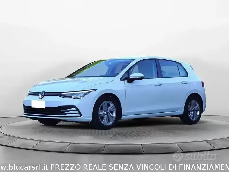 Usata VW Golf VIII Life 110 CV (80 kW) 2022 Bianco Utilitaria