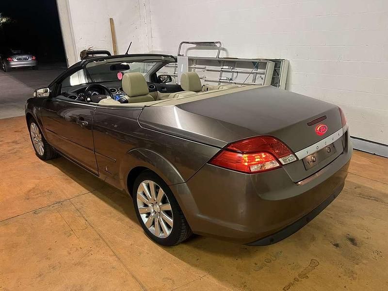 Usata Ford Focus Cabriolet Titanium 145 CV (106 kW) 2007 Bronzo Cabrio
