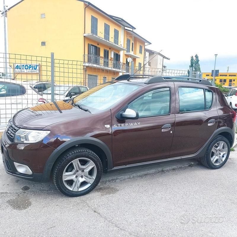 Marrone Usata 2017 Dacia Sandero Stepway Tre volumi | 6300 € (Buon prezzo) - Immagine 1/4