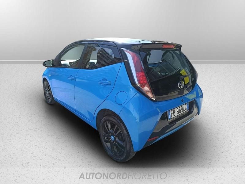 Usata Toyota Aygo X-cite 69 CV (50 kW) 2015 Blu/azzurro Utilitaria