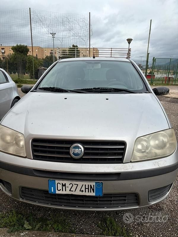 Usata Fiat Punto 60 CV (44 kW) 2004 Grigio Berlina