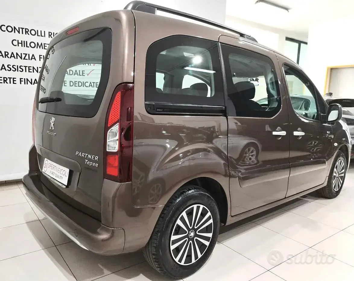 Usata Peugeot Partner Tepee Style 92 CV (67 kW) 2015 Marrone Monovolume