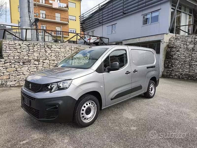 Usata Peugeot Partner 130 CV (95 kW) 2022 Grigio Monovolume