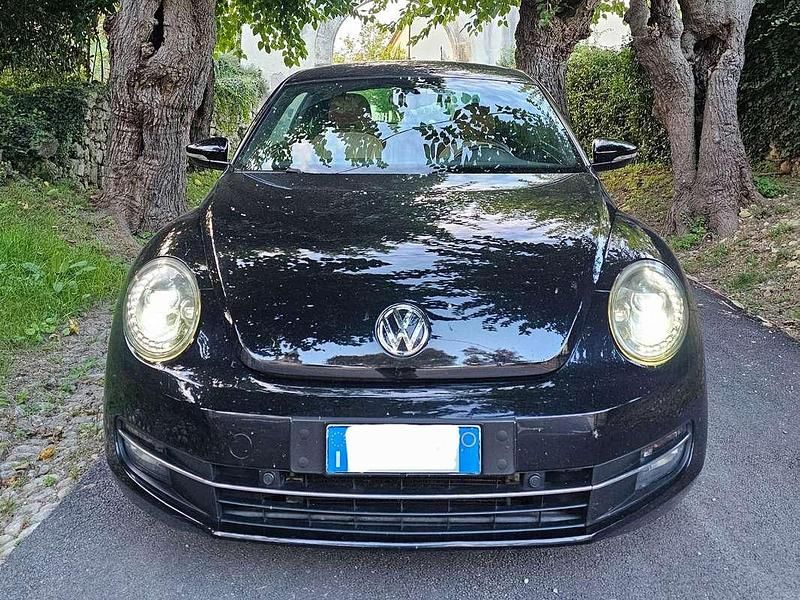 Usata VW Beetle Design 105 CV (77 kW) 2014 Nero Utilitaria