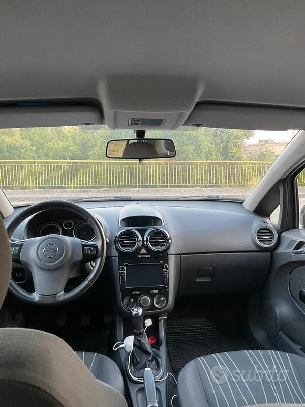 Usata Opel Corsa 95 CV (69 kW) 2011 Utilitaria