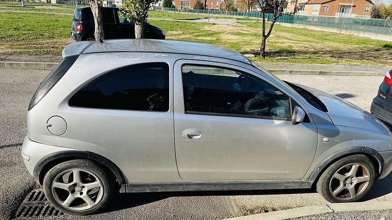 Usata Opel Corsa 75 CV (55 kW) 2006 Berlina