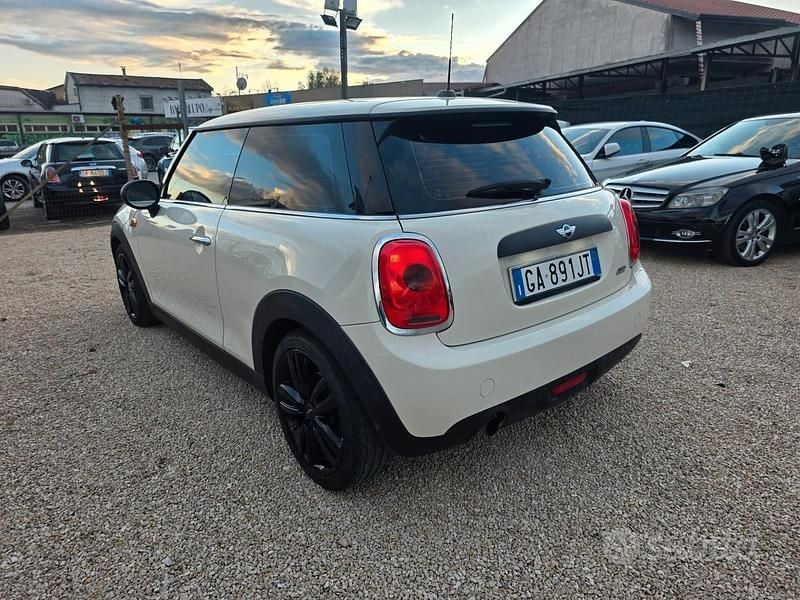 Usata Mini ONE 75 CV (55 kW) 2016 Beige Utilitaria