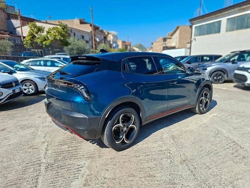 Käytetty Alfa Romeo Junior Edizione Speciale 136 HP (100 kW) 2024 Vihreä Katumaasturi