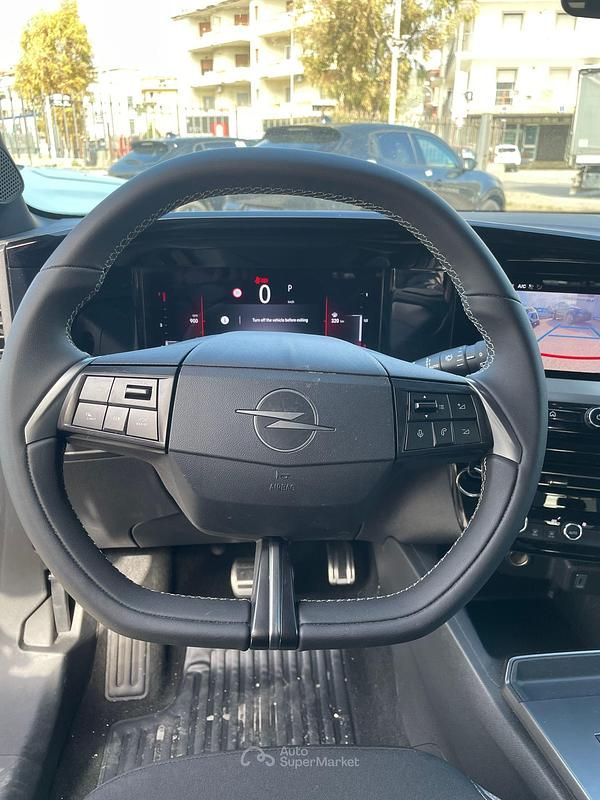 Usata Opel Mokka 131 CV (96 kW) 2025 Gray SUV