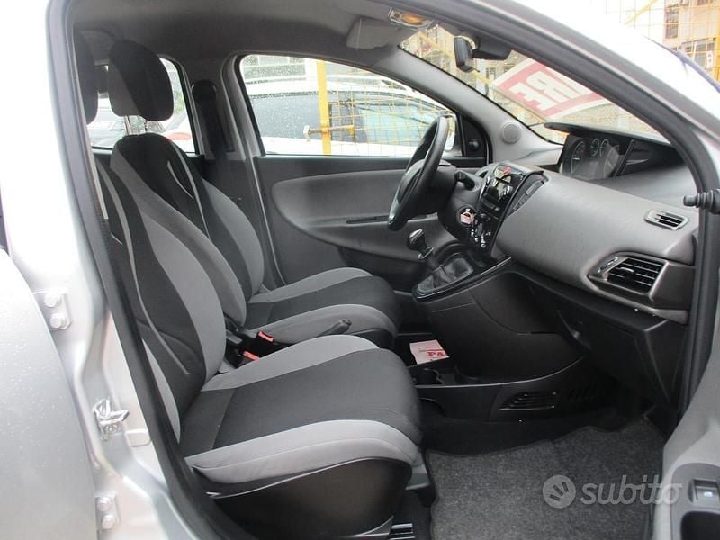 Usata Lancia Ypsilon 69 CV (50 kW) 2014 Grigio Utilitaria