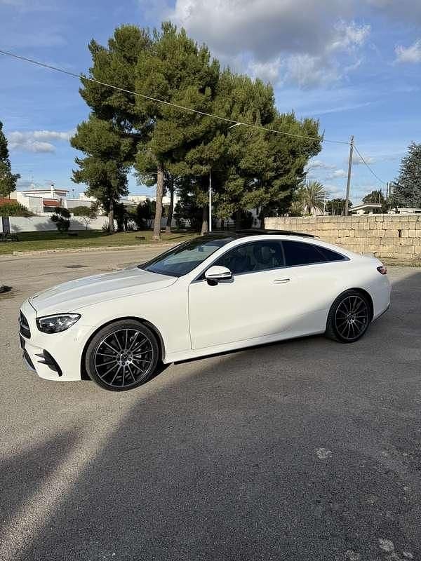 Usado Mercedes E300 Premium Plus 265 CV (194 kW) 2022 Coupe