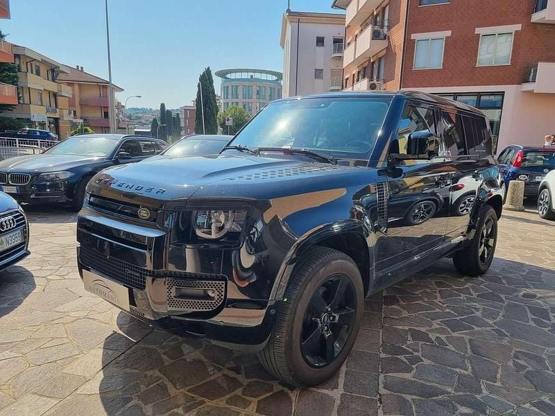 Santorini black metallic Usata 2023 Land Rover Defender HSE Dynamic SUV | 64.000 € (Buon prezzo) - Immagine 1/4