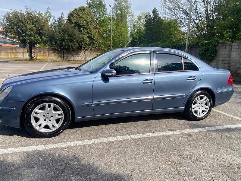 Usata Mercedes E270 Elegance 2003 Blu Berlina