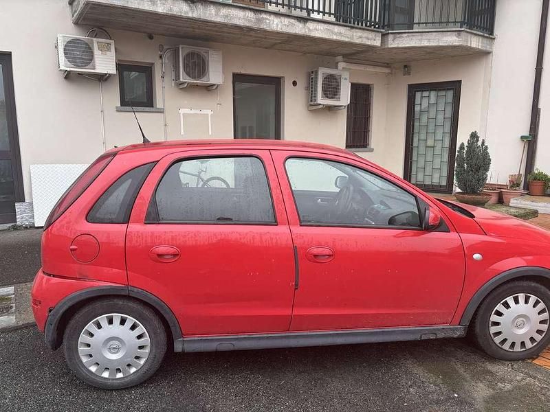 Usata Opel Corsa Edition 60 CV (44 kW) 2004 Berlina