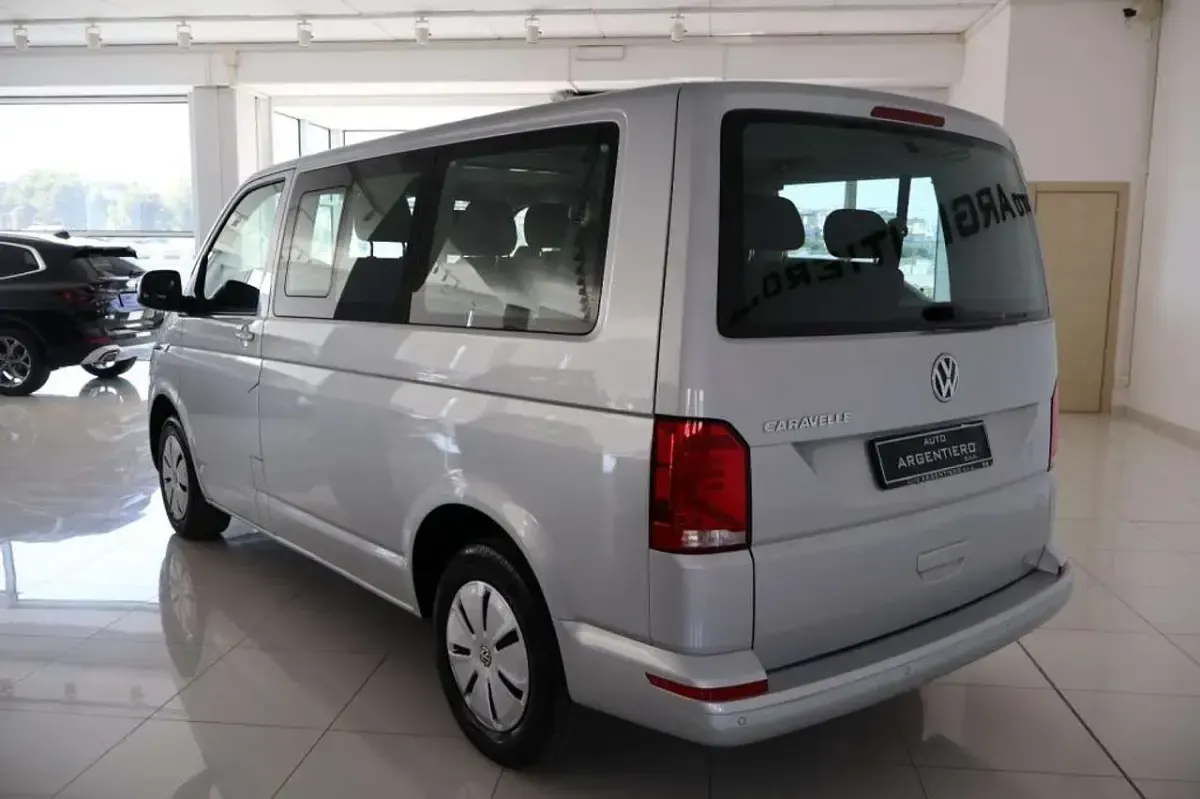 Usata VW Caravelle Comfortline 150 CV (110 kW) 2023 Argento Furgone
