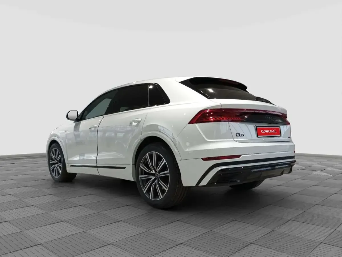 Usata Audi Q8 Sport 286 CV (210 kW) 2023 Bianco carrara SUV