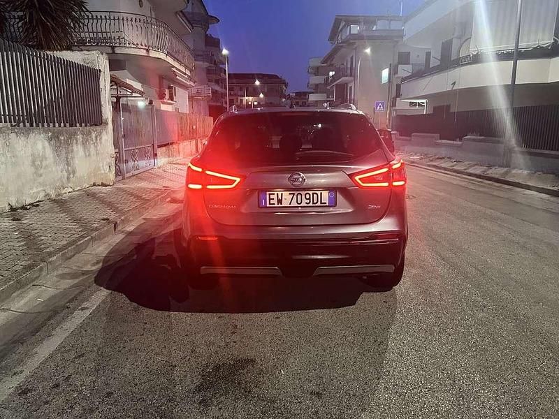 Usata Nissan Qashqai Acenta Premium 131 CV (96 kW) 2014 SUV