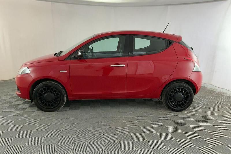 Usata Lancia Ypsilon Silver 70 CV (51 kW) 2021 Rosso Utilitaria