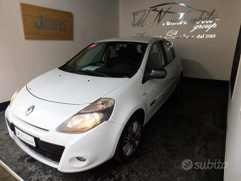 Usata Renault Clio II Dynamique 75 CV (55 kW) 2011 Bianco pastello Berlina