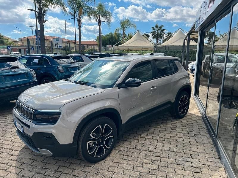 Usata Jeep Avenger Summit 101 CV (74 kW) 2024 Beige SUV