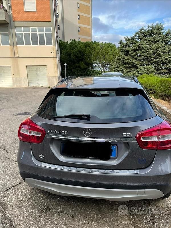 Usata Mercedes GLA200 136 CV (100 kW) 2015 Grigio SUV