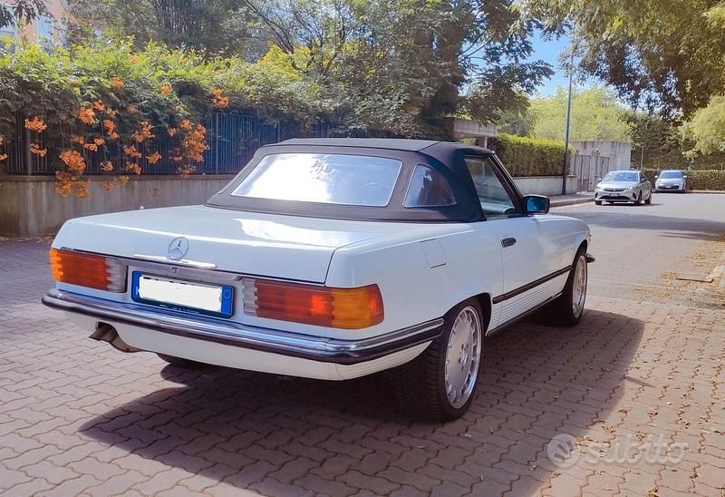 Usata Mercedes 560 245 CV (180 kW) 1987 Bianco Cabrio
