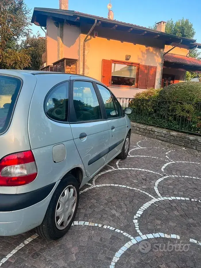 Usata Renault Scénic 107 CV (78 kW) 2000 Grigio Monovolume
