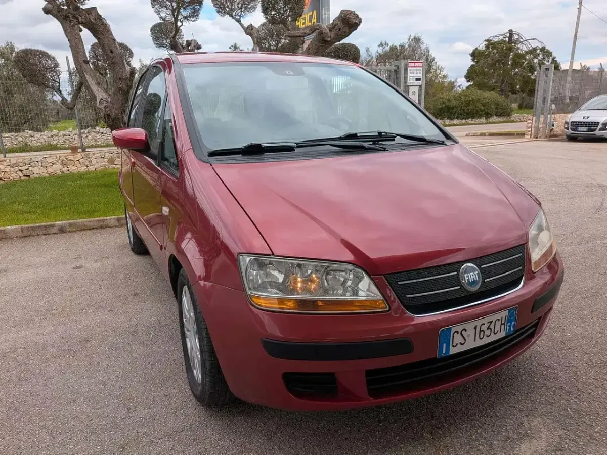 Usata Fiat Idea Emotion 69 CV (50 kW) 2005 Rosso Monovolume