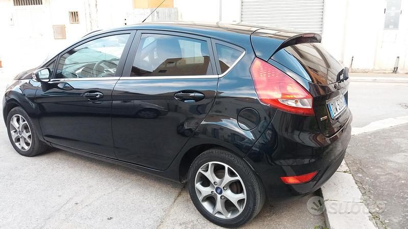Usata Ford Fiesta Titanium 80 CV (58 kW) 2009 Nero Utilitaria